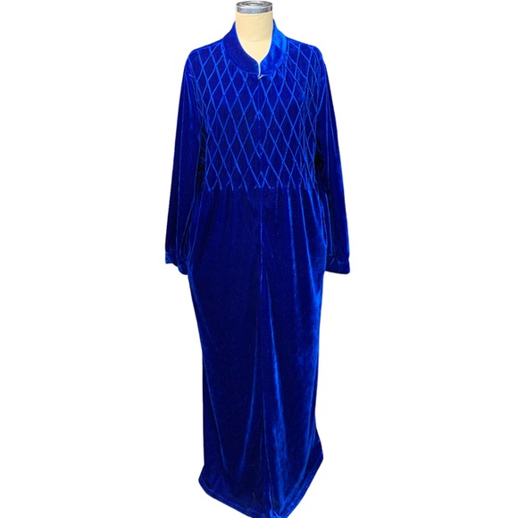 Sawyer Creek Studio, Velvet Robe - Picture 1 of 10
